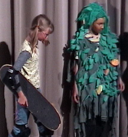 Emma am Baum