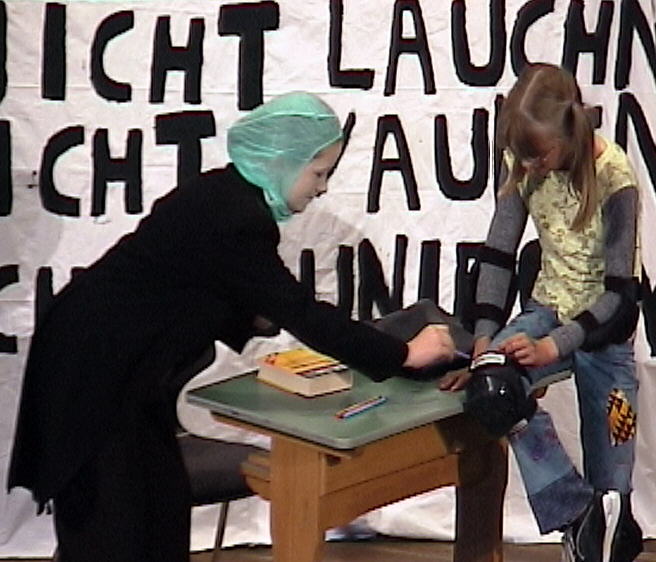 Geschafft! Blau Aublaum greift zum Stift!